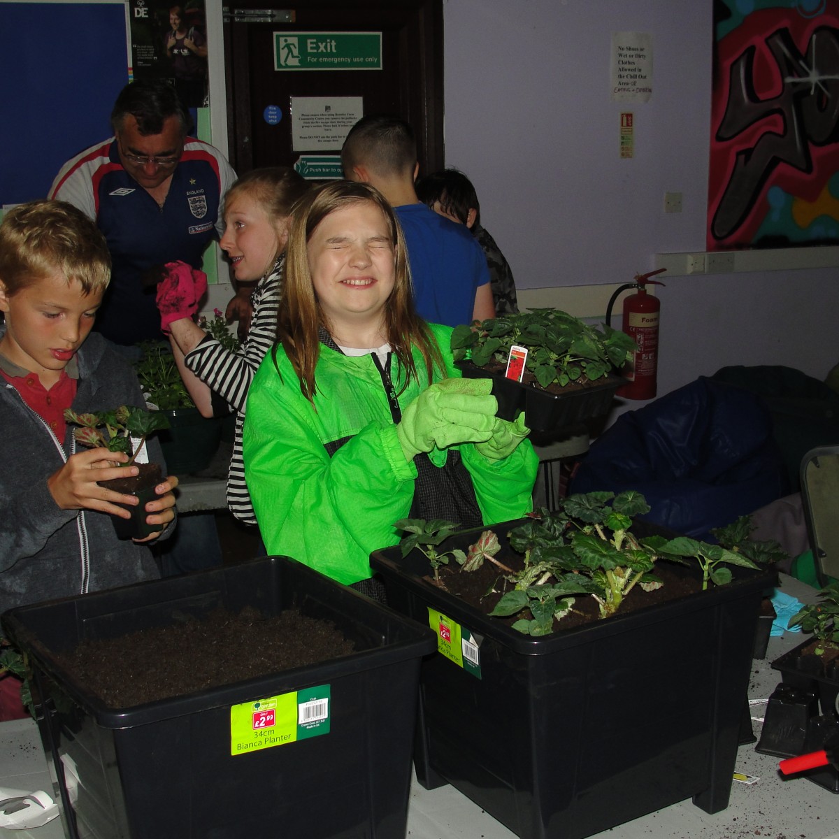 Bromley Farm Youth Club In Bloom 2014