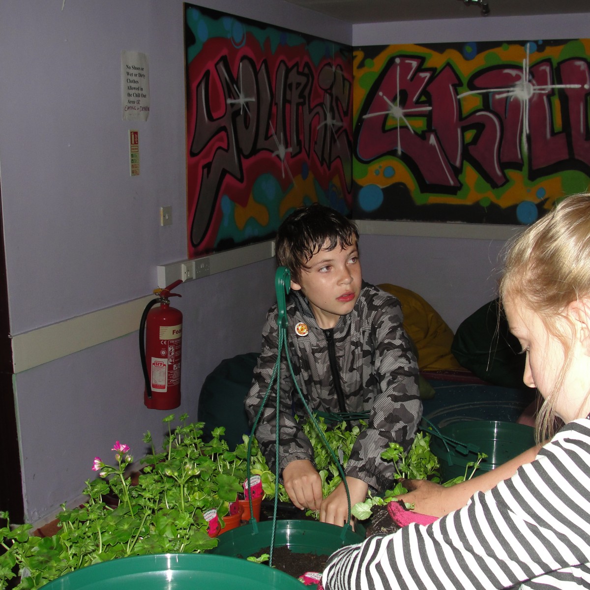 Bromley Farm Youth Club In Bloom 2014